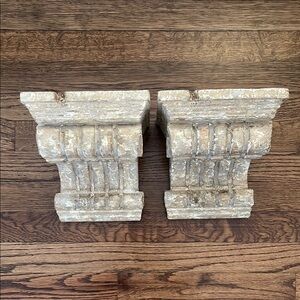 Decorative lightweight composite Corbels